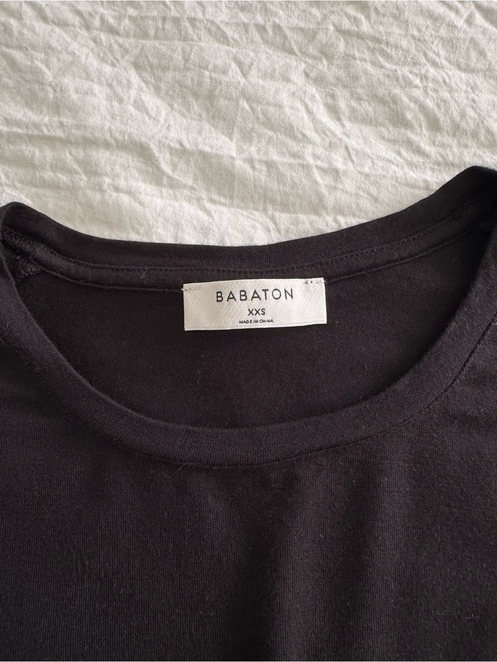 Aritzia Babaton Cropped Smocked Hem Crewneck Top - Black - Picture 6 of 9